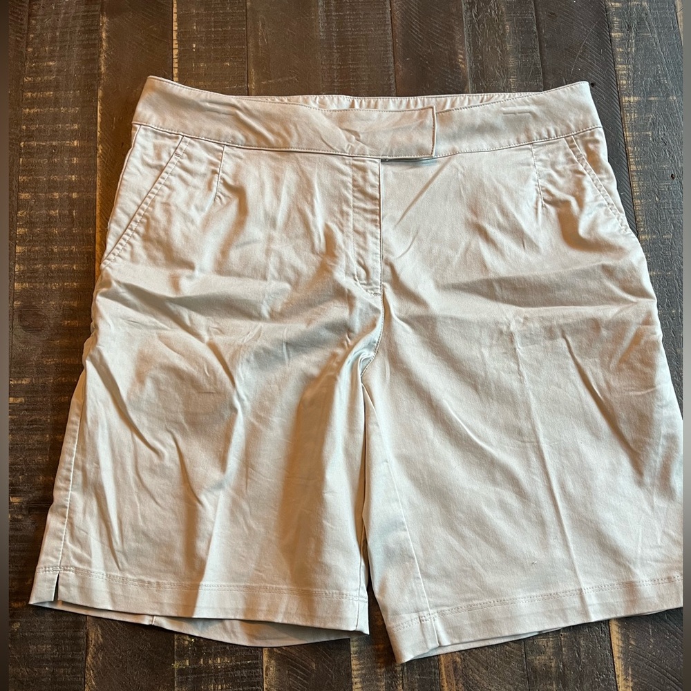 Nike Women's Light Beige Bermuda Dri-fit Golf Shorts